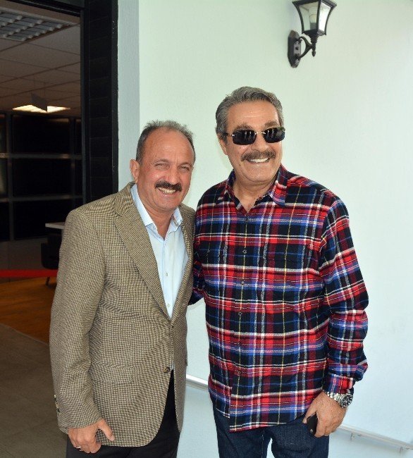 Kadir İnanır İle Görüşen Eski MHP’li Başkana, Yüzlerce Takipçisinden Eleştiri