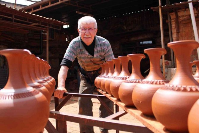 Karacasu çömleklerinin Arabistan için seri üretimine başlandı