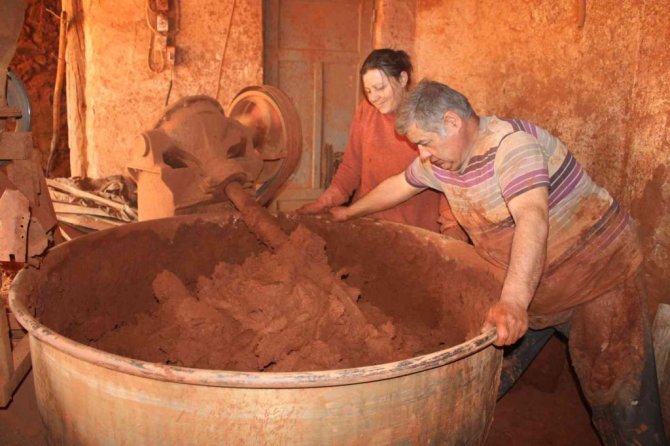 Karacasu çömleklerinin Arabistan için seri üretimine başlandı