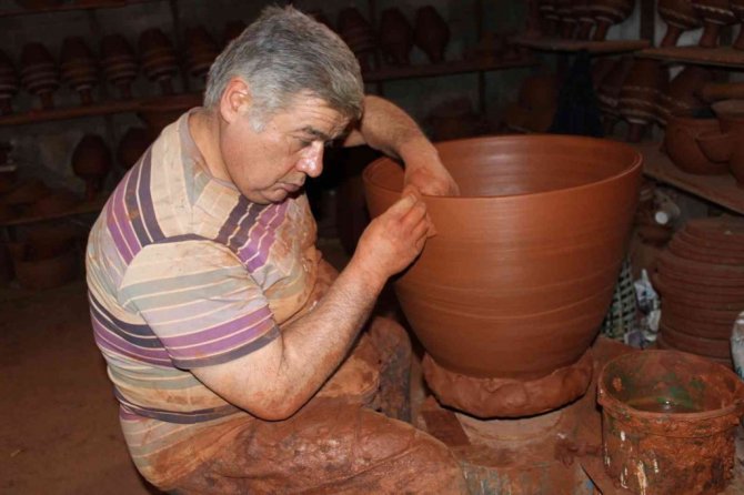 Karacasu çömleklerinin Arabistan için seri üretimine başlandı