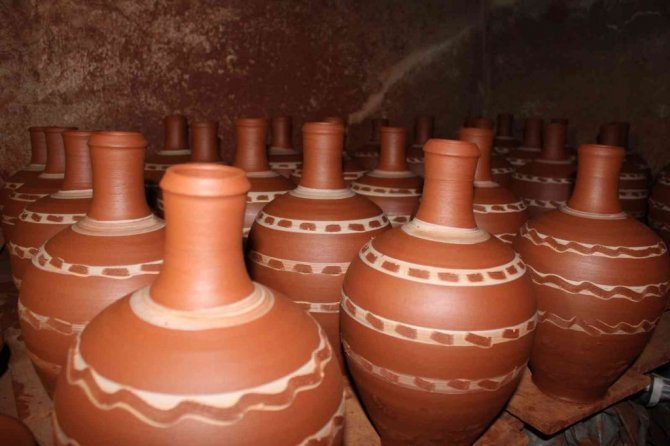 Karacasu çömleklerinin Arabistan için seri üretimine başlandı