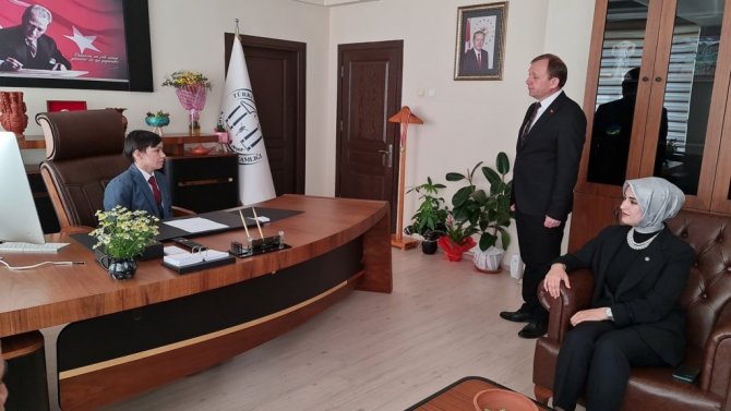 Karacasu’nun çocuk kaymakamının ilk emri, okul yolunun yapılması oldu