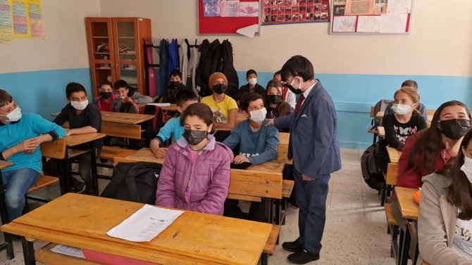 Karacasu’nun çocuk kaymakamının ilk emri, okul yolunun yapılması oldu