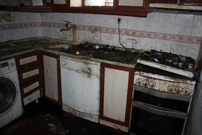Kardeşinin evinden gelen kokuya daha fazla dayanamadı