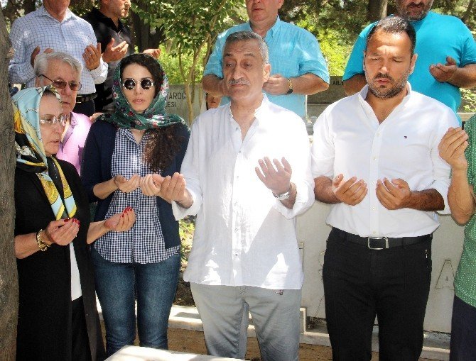 Kemal Sunal, Mezarı Başında Anıldı