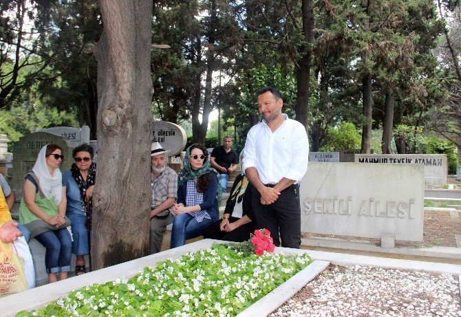 Kemal Sunal, Mezarı Başında Anıldı