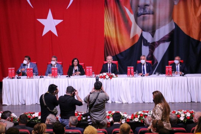 Kılıçdaroğlu, Aydın’da Kanaat Önderleri Toplantısı’na katıldı