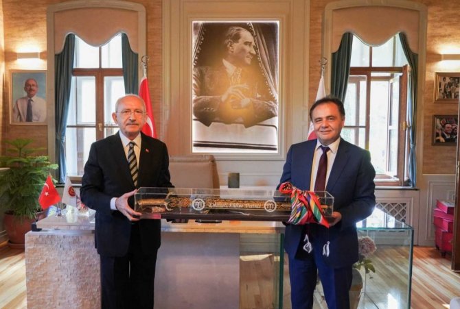 Kılıçdaroğlu, Bilecik Belediye Başkanı Şahin’i ziyaret etti