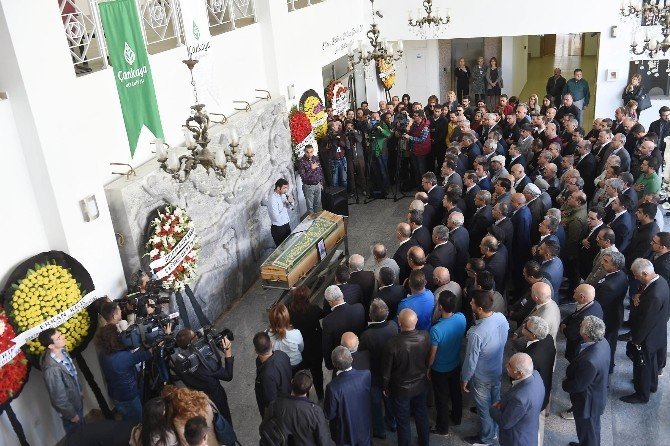 Kılıçdaroğlu Chp Pm Üyesi Ali Öztunç’un Kayınpederinin Cenaze Törenine Katıldı