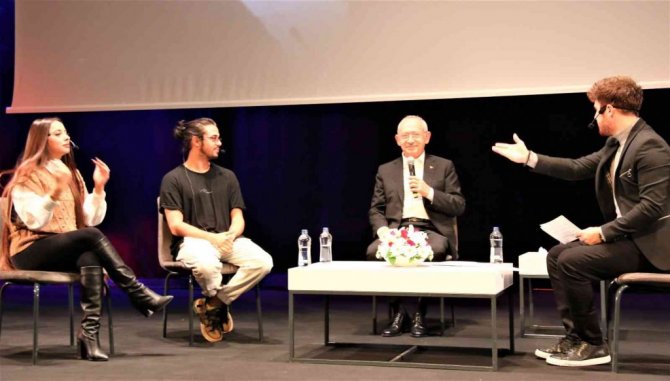 Kılıçdaroğlu: “Gençlerin umutsuzluğa kapılma hakları yoktur”