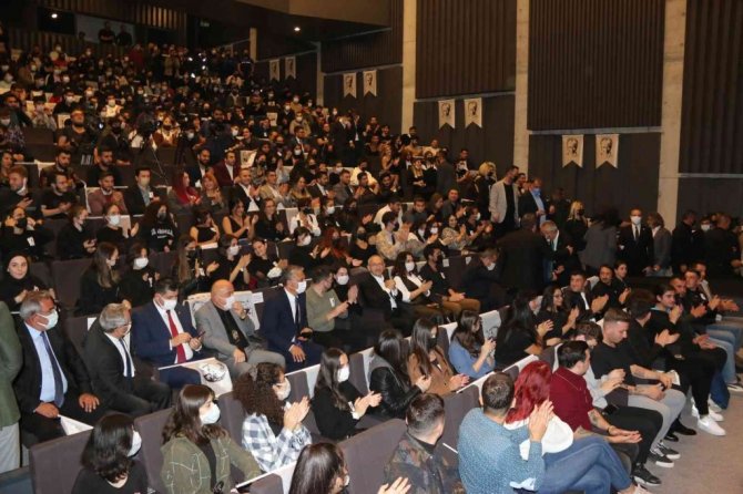 Kılıçdaroğlu: “Gençlerin umutsuzluğa kapılma hakları yoktur”