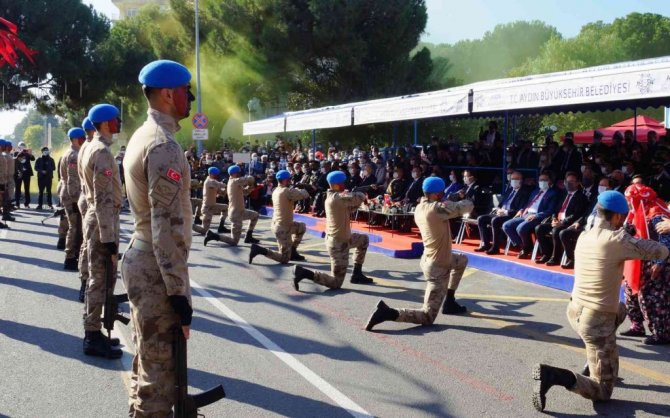 Komandolar 29 Ekim coşkusunu ikiye katladı