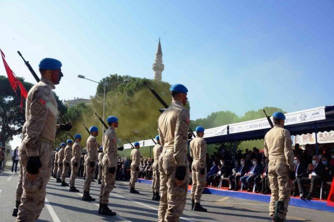 Komandolar 29 Ekim coşkusunu ikiye katladı