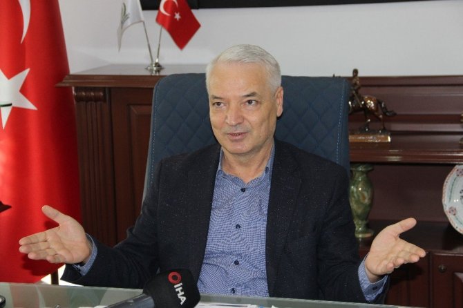 Koronayı yendi, sağlıkçılar için anıt yaptıracak