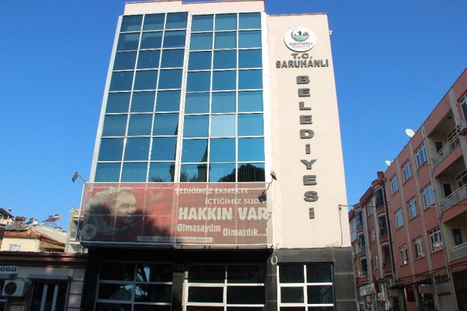 Koronayı yendi, sağlıkçılar için anıt yaptıracak