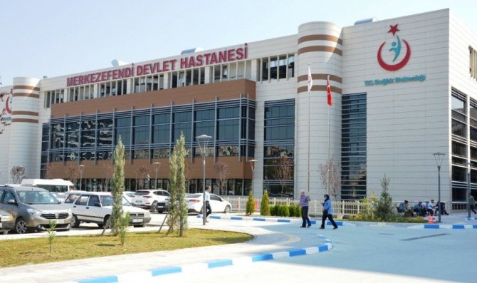 Koronayı yendi, sağlıkçılar için anıt yaptıracak