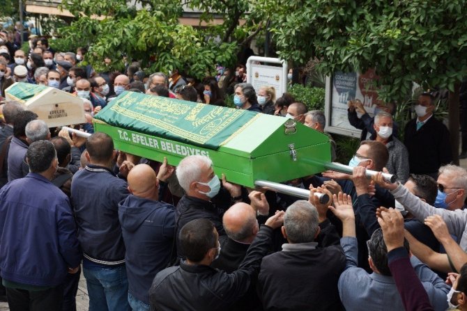 Küçükyumuk ailesi, gözyaşları arasında uğurlandı
