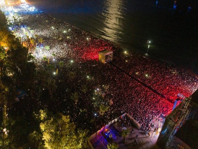 Kuşadası Gençlik Festivali 4 günde 200 bin genci ağırladı