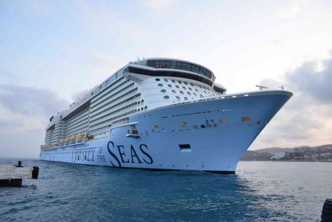 Kuşadası, Türkiye limanlarına gelen en büyük yolcu gemisi Odyssey of the Seas’i ağırladı