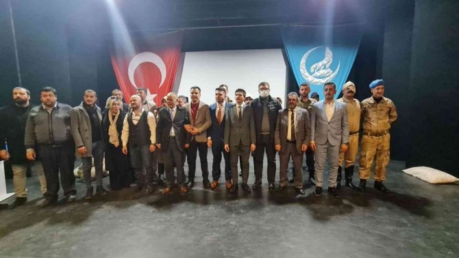 Kuşadası Ülkü Ocakları’ndan tiyatro gösterisi