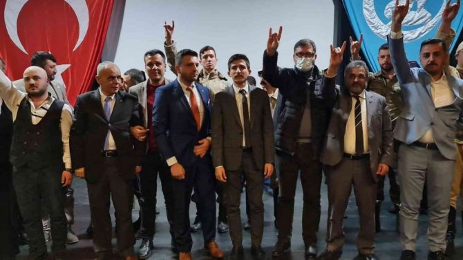 Kuşadası Ülkü Ocakları’ndan tiyatro gösterisi