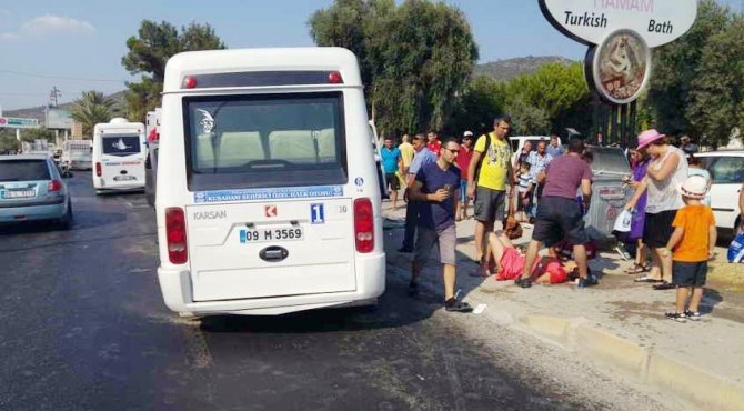 Kuşadası’nda dolmuş ile minibüs çarpıştı: 8’i turist 16 yaralı