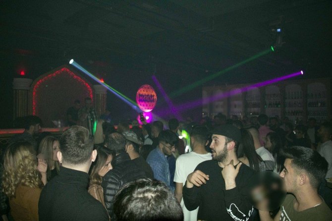 Kuşadası’nda eğlence kışın da sürüyor