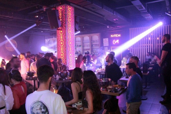 Kuşadası’nda eğlence kışın da sürüyor