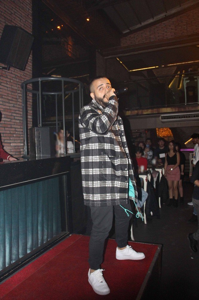 Kuşadası’nda eğlence kışın da sürüyor