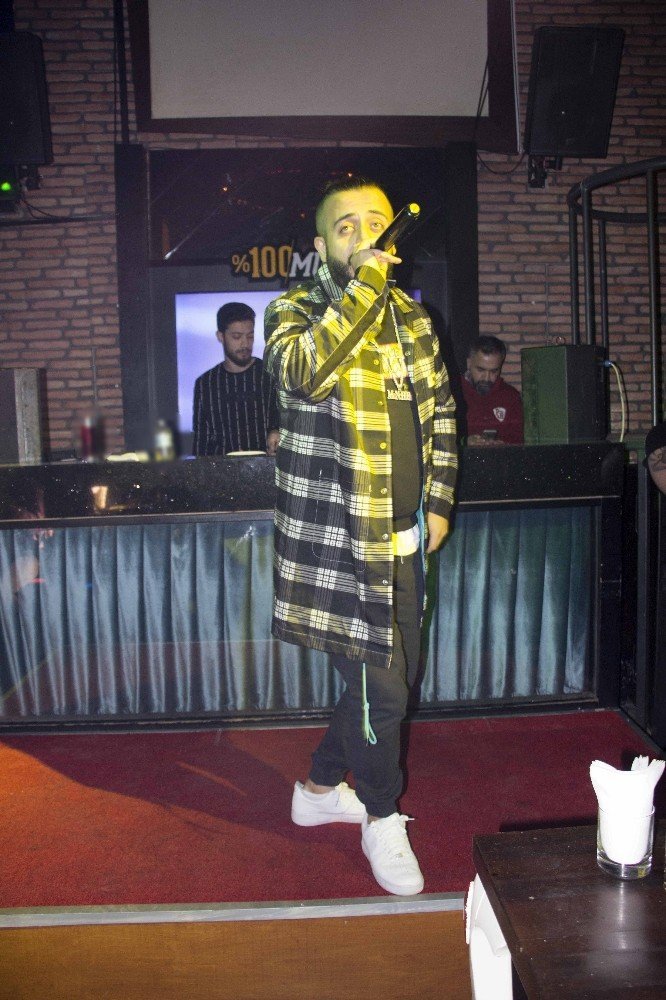 Kuşadası’nda eğlence kışın da sürüyor