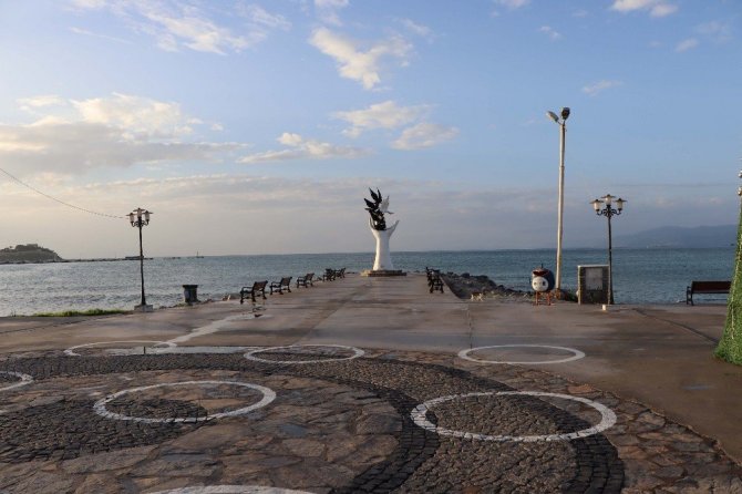 Kuşadası’ndan yeni yılın ilk günü izolasyonlu tatil manzaraları