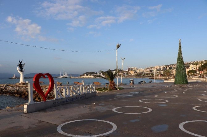 Kuşadası’ndan yeni yılın ilk günü izolasyonlu tatil manzaraları