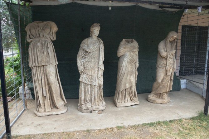 Magnesia’dan heykel fışkırdı