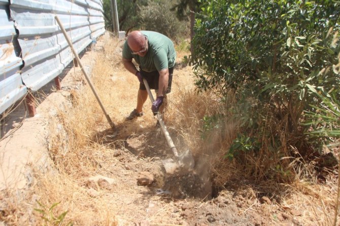 Mahalleli zehirlenen canlar için ayağa kalktı