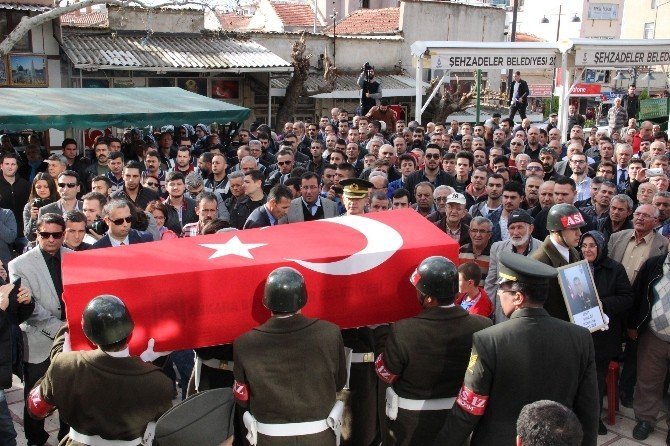 Manisa Şehidini Tekbir Sesleriyle Uğurladı