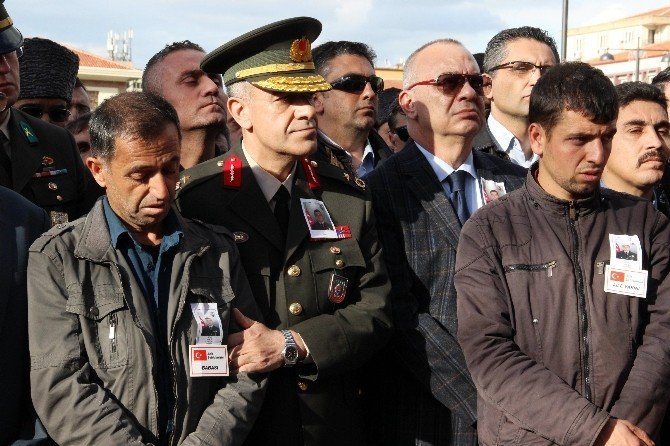 Manisa Şehidini Tekbir Sesleriyle Uğurladı