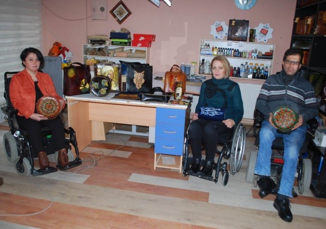 Manisa’da 3 engelliye ’devlet sanatçısı’ onuru