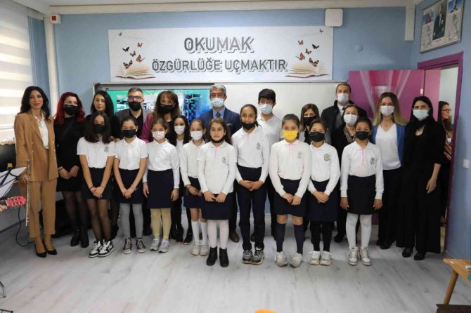 Marmaris Belediyesi Ahu Hetman Okulu’na kütüphane kazandırdı