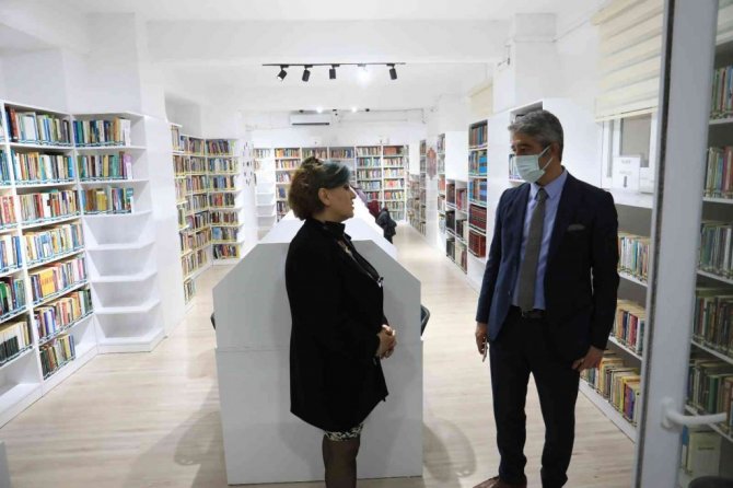 Marmaris Belediyesi Ahu Hetman Okulu’na kütüphane kazandırdı