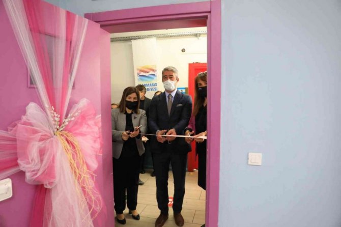 Marmaris Belediyesi Ahu Hetman Okulu’na kütüphane kazandırdı