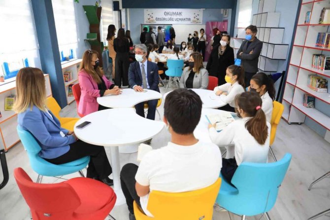 Marmaris Belediyesi Ahu Hetman Okulu’na kütüphane kazandırdı