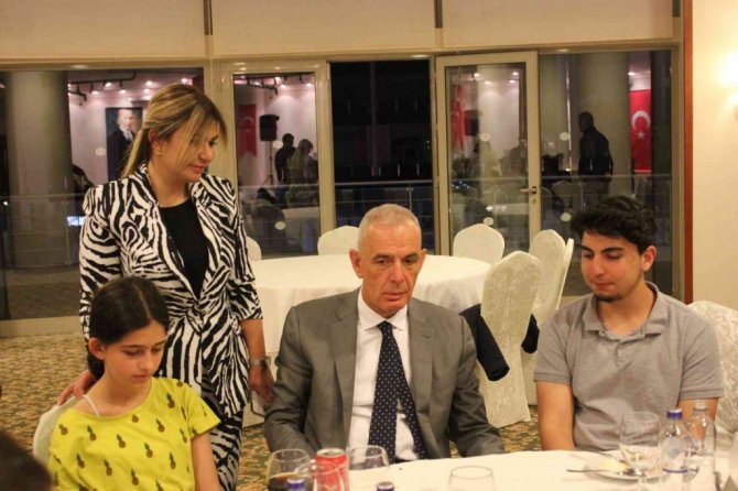 Marmaris Kaymakamı iftar programında çocukları sevindirdi