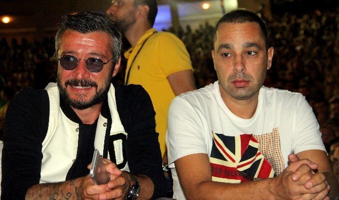 Megastar Tarkan Harbiye’yi Salladı