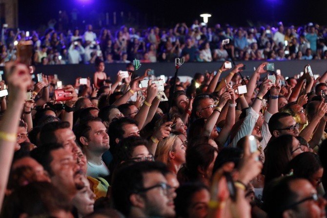 Megastar Tarkan’dan Yeni Albüm Sürprizi