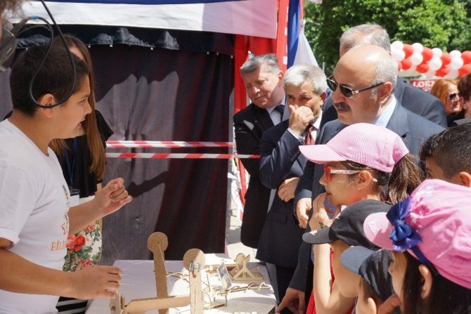 Mehterli bilim şenliği renkli görüntülere sahne oldu