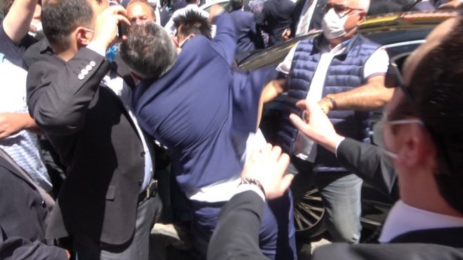 Meral Akşener Rize programını yarıda kesti