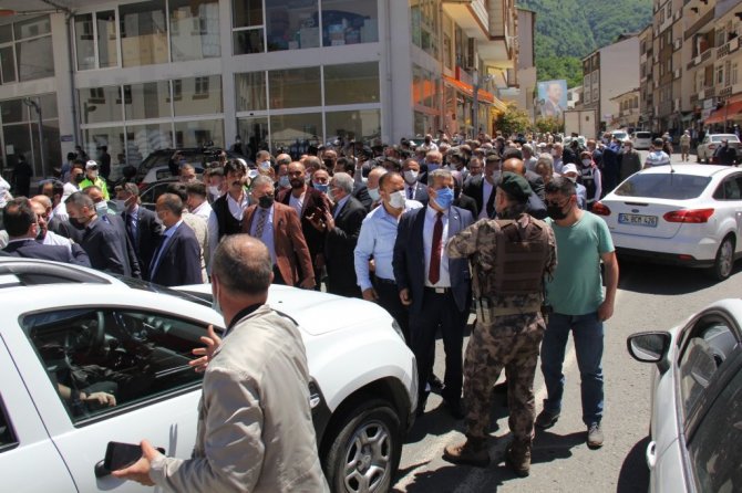 Meral Akşener Rize programını yarıda kesti