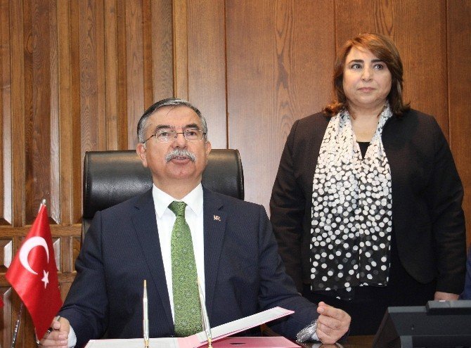 Milli Eğitim Bakanı Dr. İsmet Yılmaz: