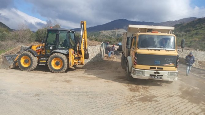 Nazilli Belediyesi Demirciler’de çalışmalara hız verdi