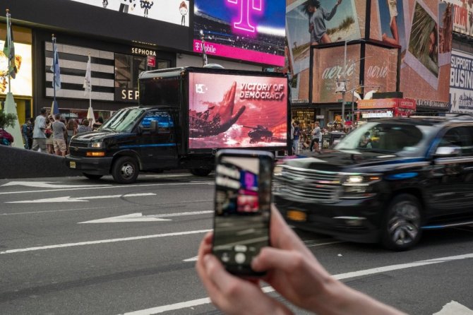 New York’ta 15 Temmuz “Demokrasi Zaferi” LED ekranlı araçlarla anlatıldı